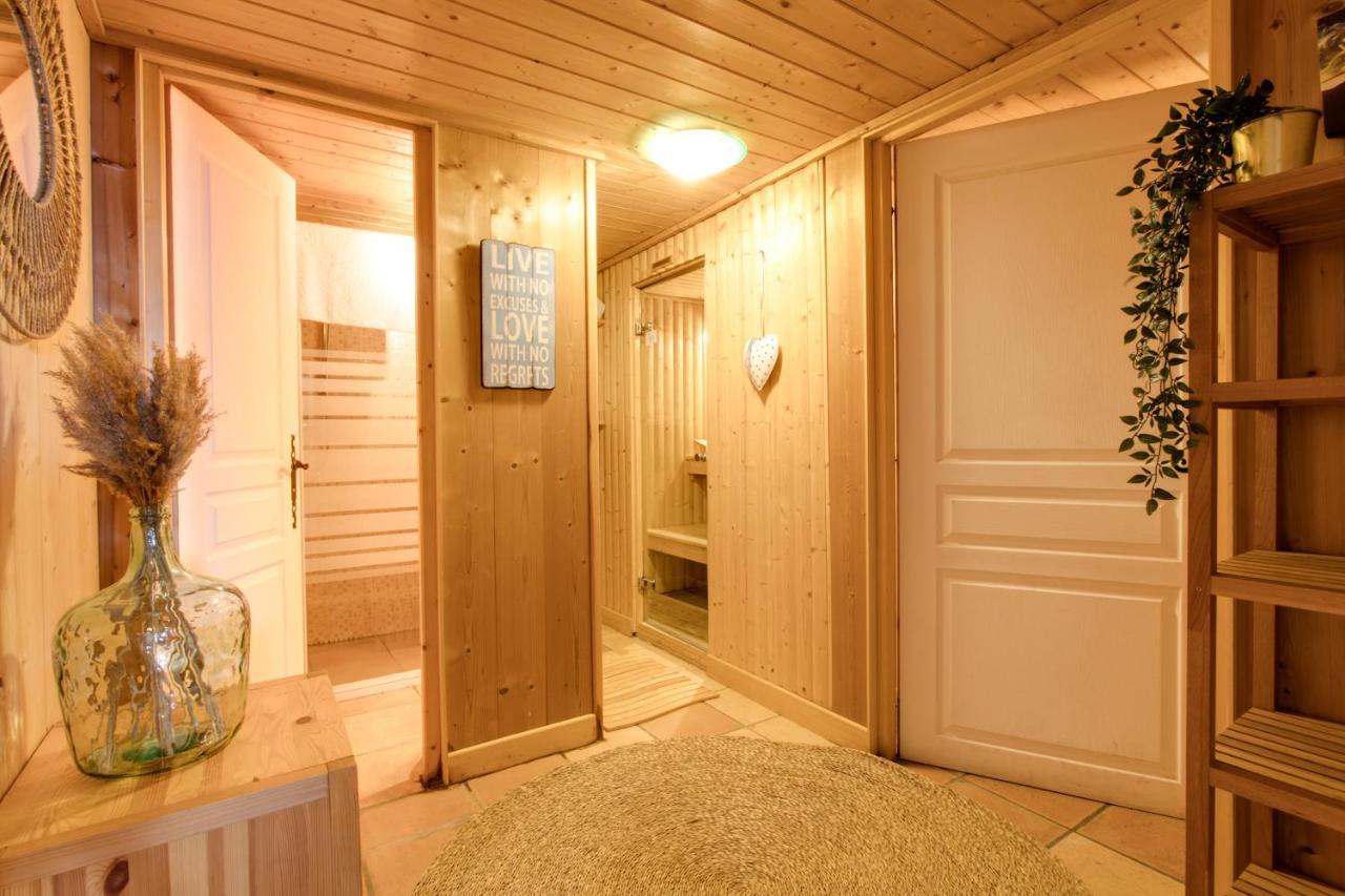 Chamonix Large Chalet, Sleeps 12, 200M2, 5 Bedroom, 4 Bathroom, Garden, Jacuzzi, Sauna Exterior photo